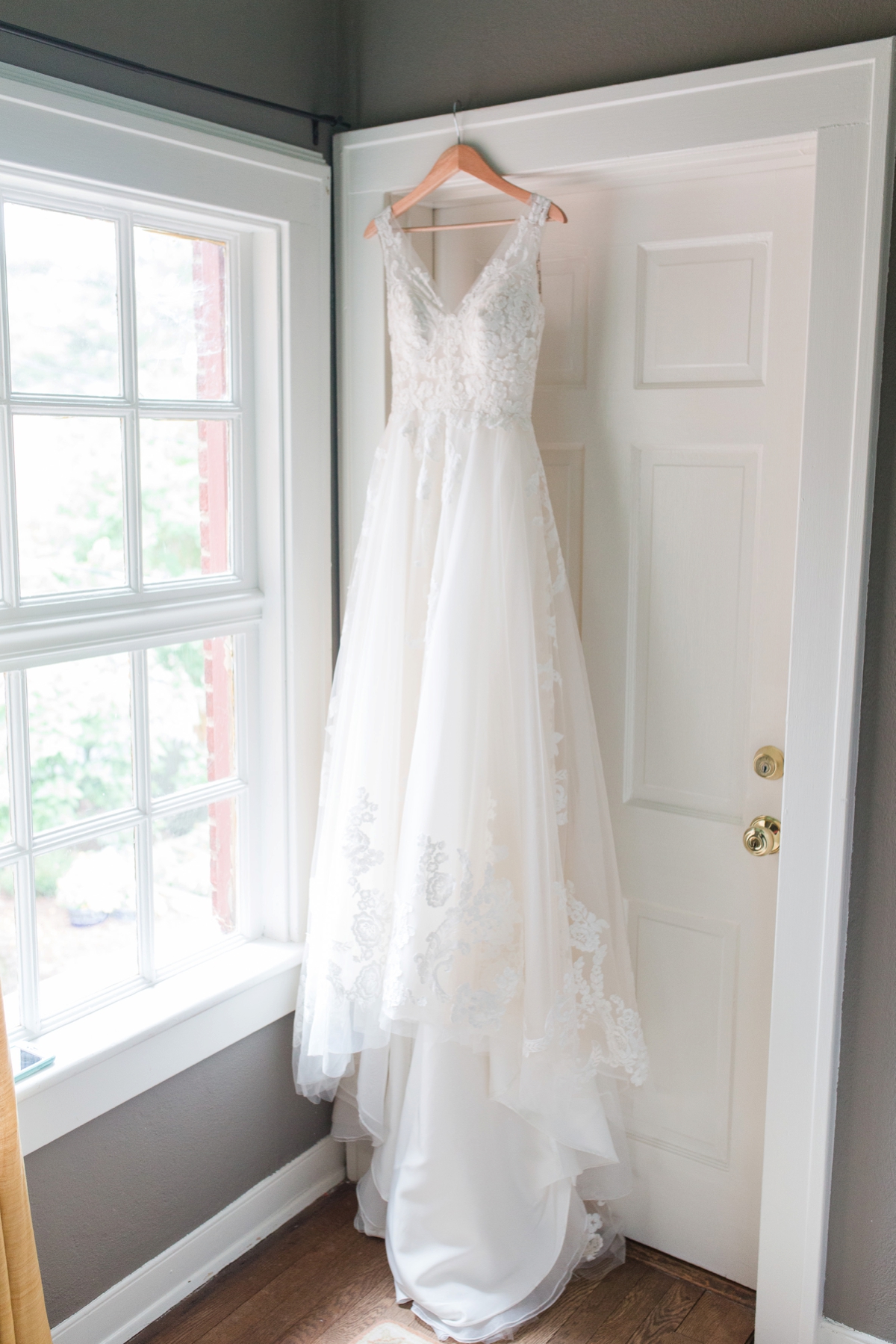 William and Mary Alumni House Wedding by Angie McPherson Photography